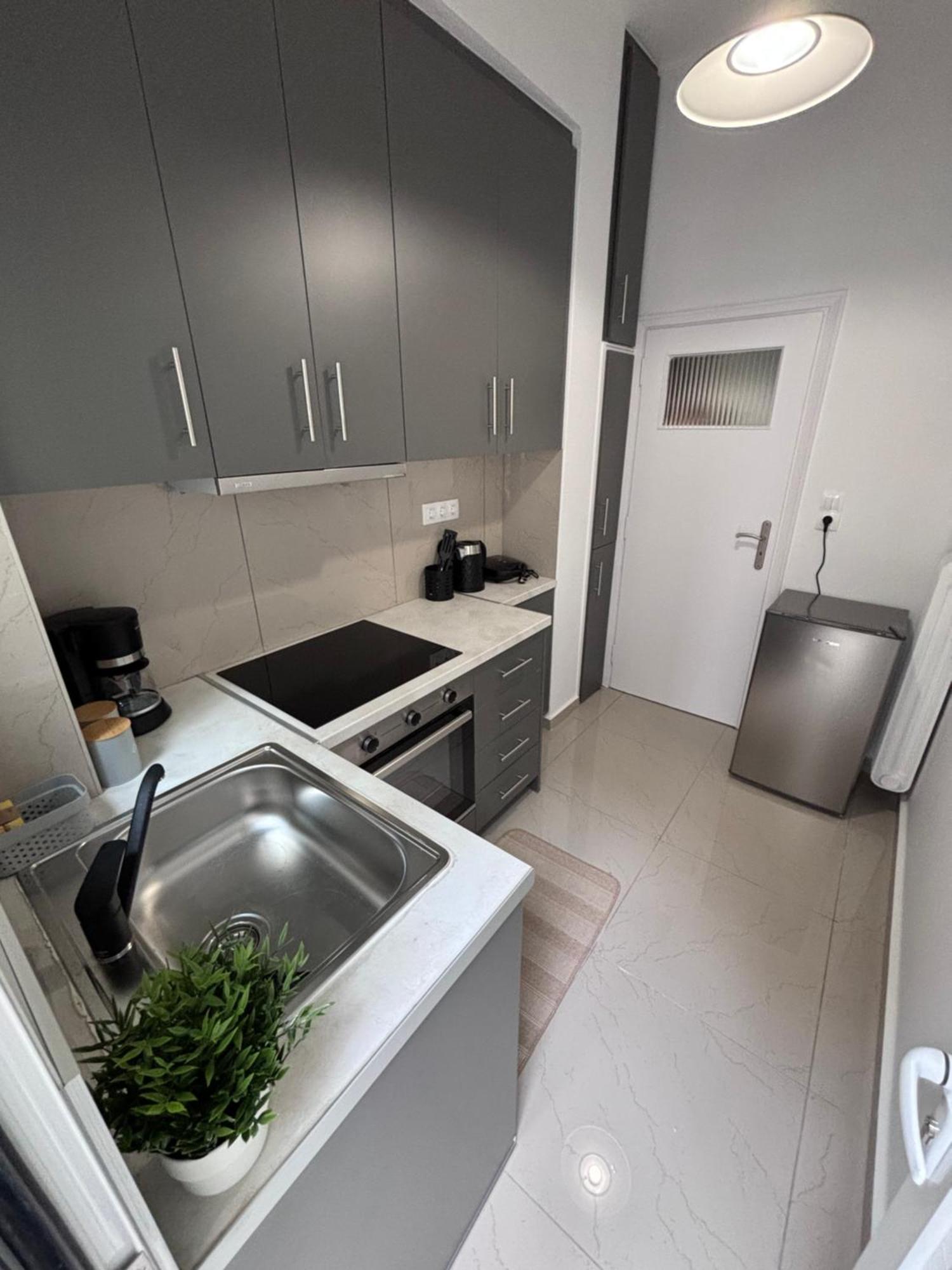 Cozy Apartment In The Heart Of Αθήνα Εξωτερικό φωτογραφία